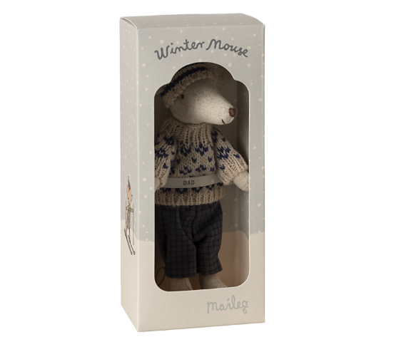 Papamuis met winterkleding en ski set