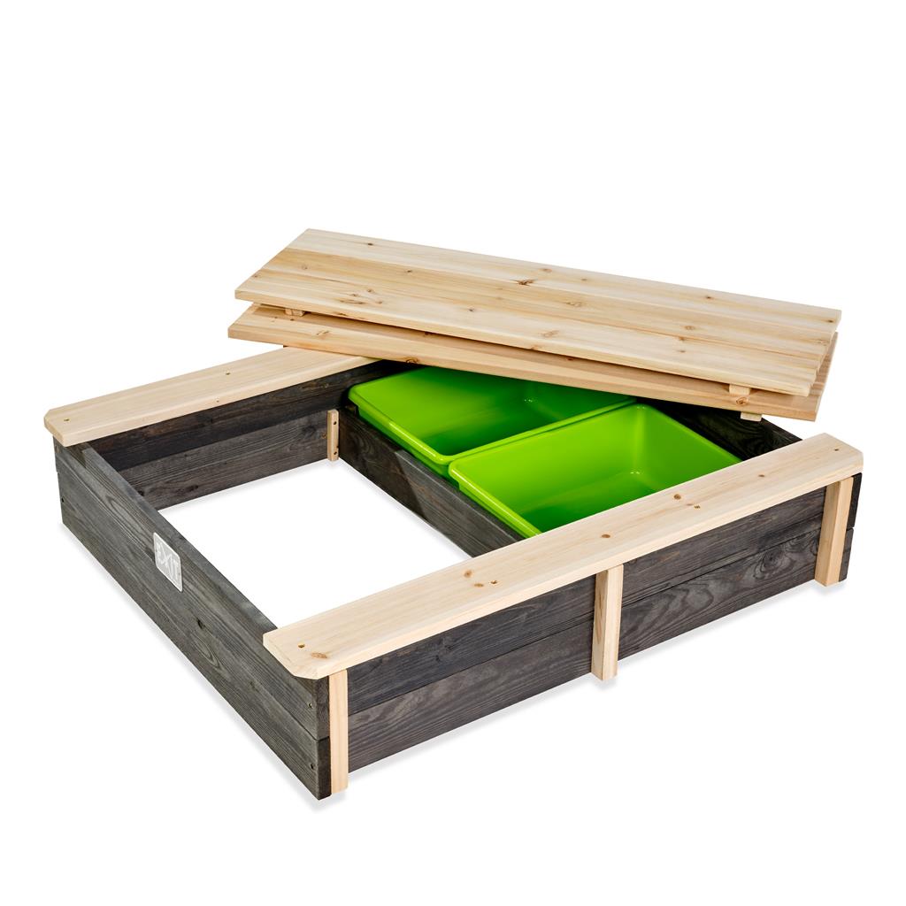 *Wooden sandbox (77x94cm)