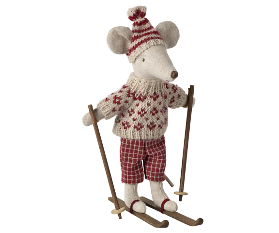 Maman souris avec vêtements d'hiver et ensemble de ski